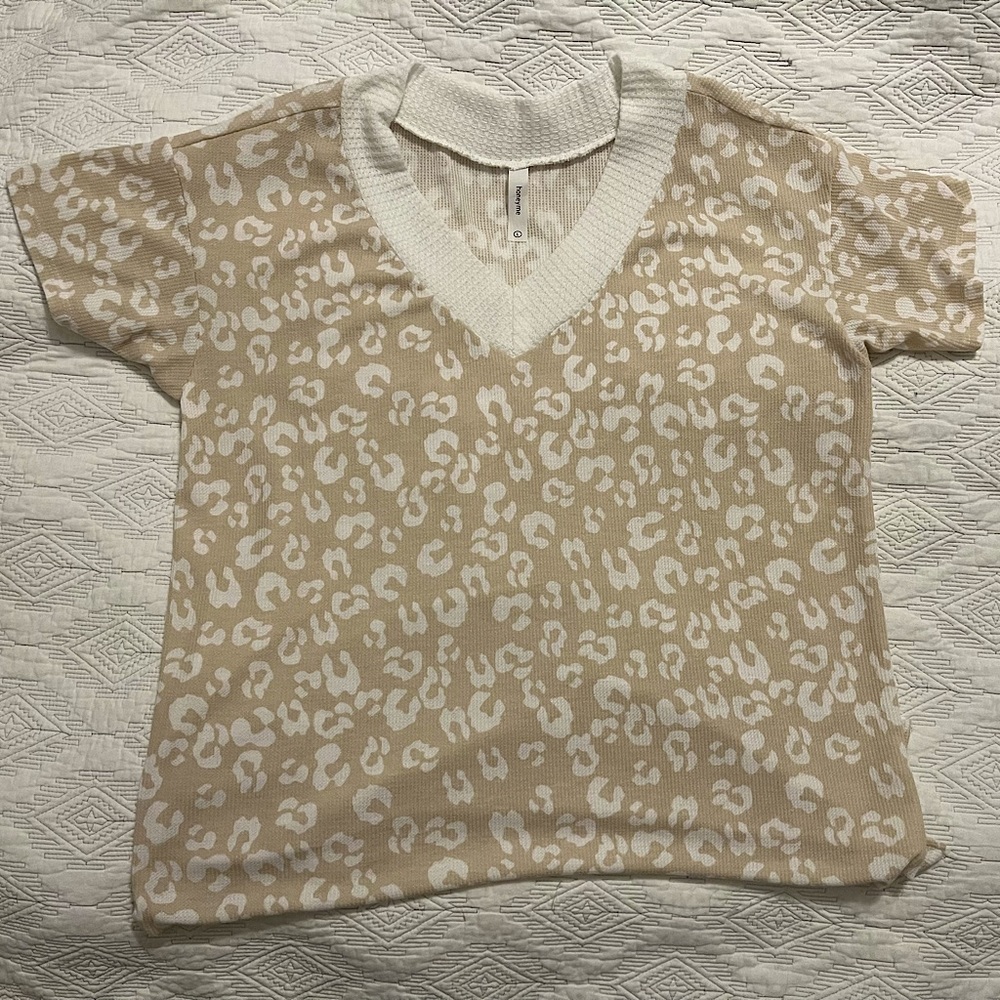 White-Leopard Sprint Top